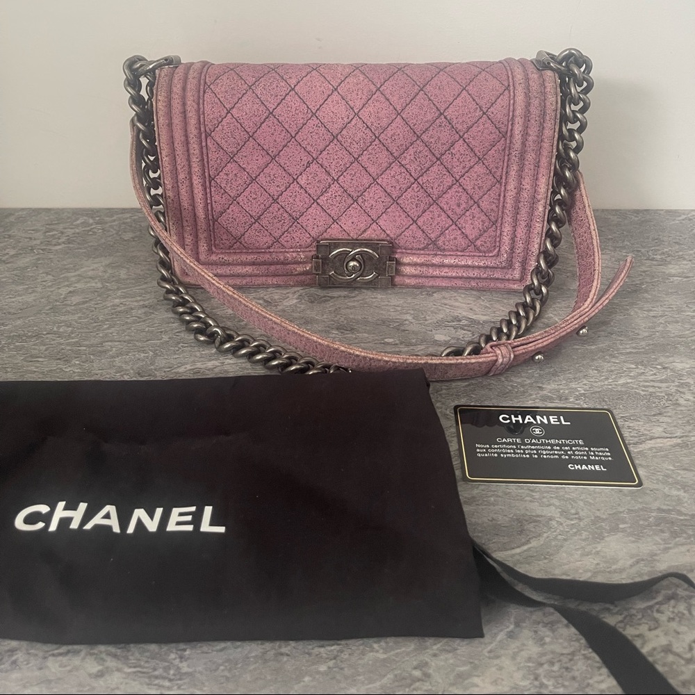 Womens Chanel Pre-Owned Powder Pink Suede Medium Boy Shoulder Bag